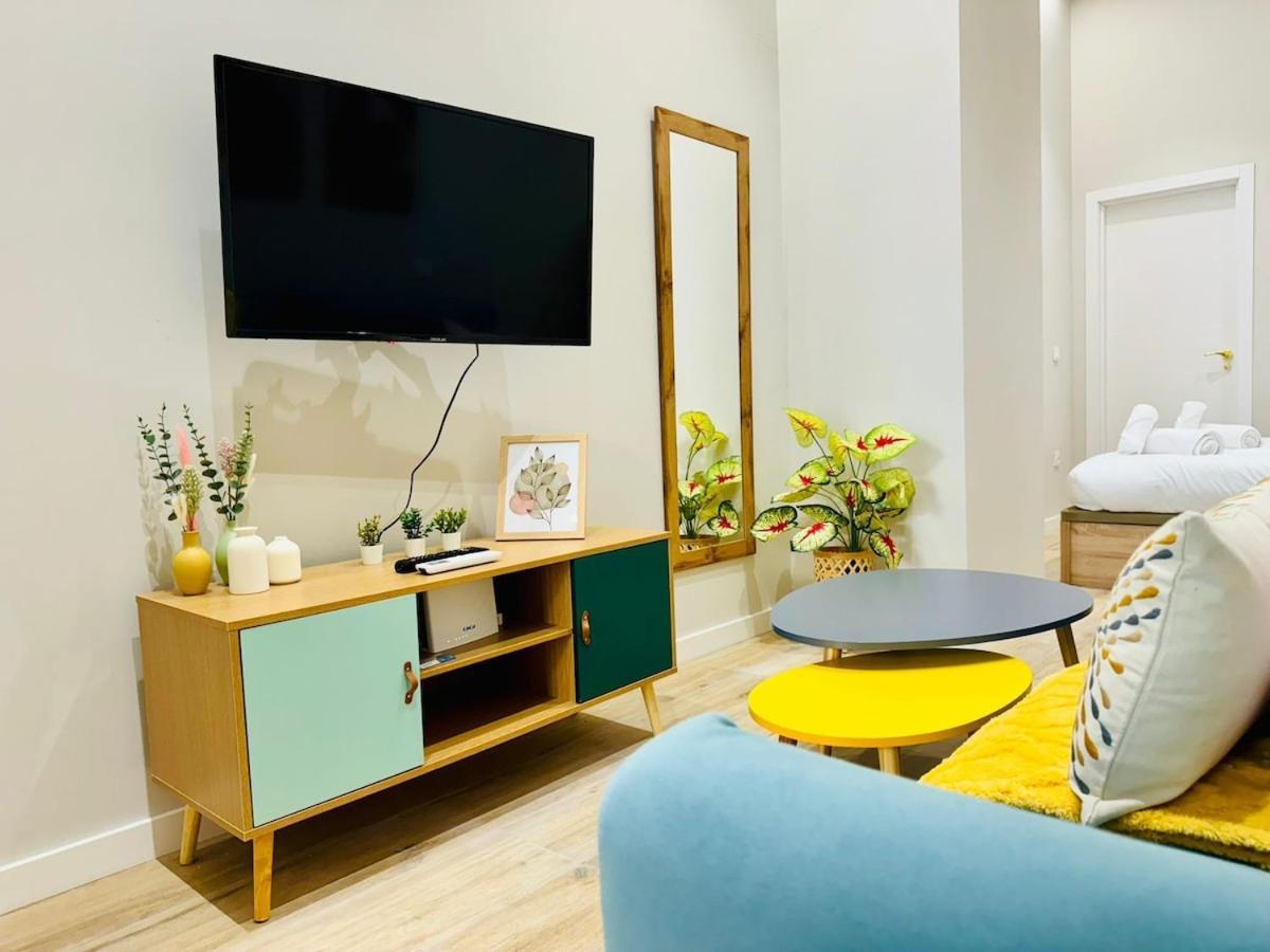 Design & Style Close To Center Valenza