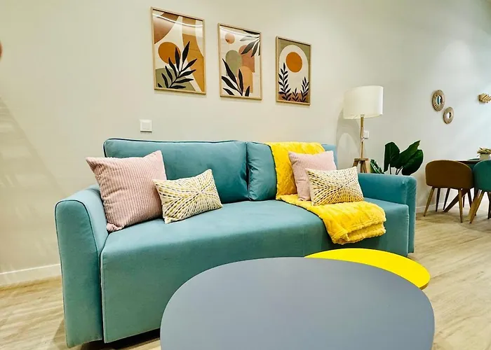 Design & Style Close To Center